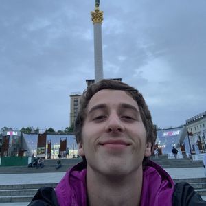 Meet your Posher, Dennis